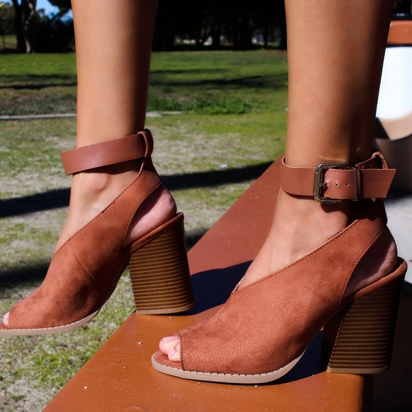 LAST PAIR!!//The Tina// Cinnamon block heel - Picture 2 of 6
